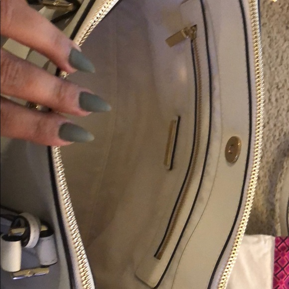 Tory Burch Robinson Mini Tote. - Picture 5 of 8